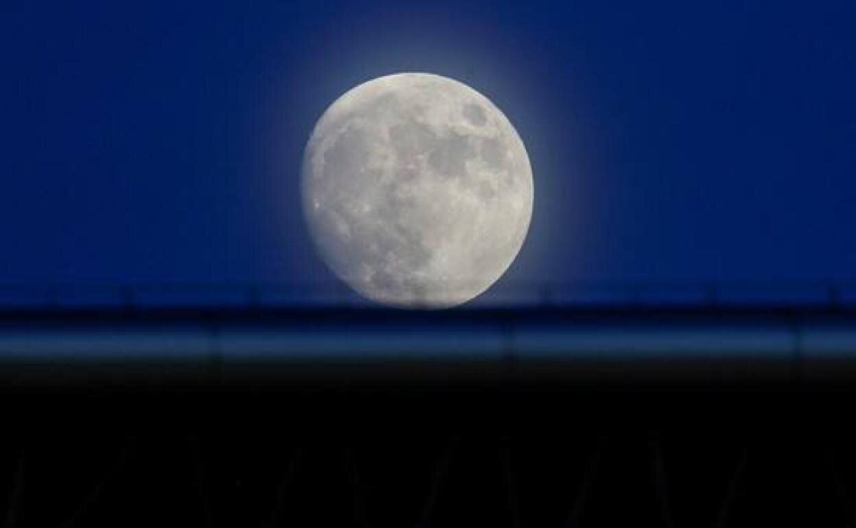 Luna llena azul qué es y cómo ver hoy un fenómeno que ocurre cada dos